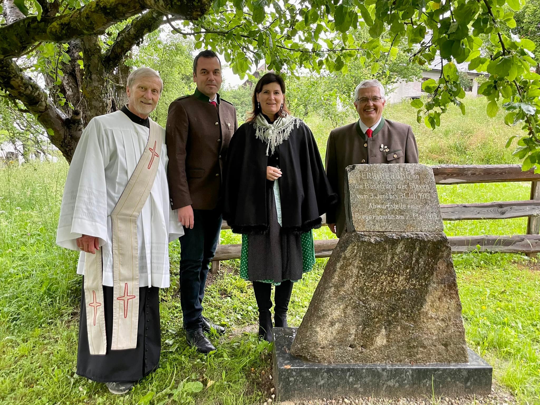 Gedenkstein bei Maria Rojach. Abwurf einer Fliegerbombe im Abwehrkampf 1919. Im Frühjar 2015 neu renoviert.